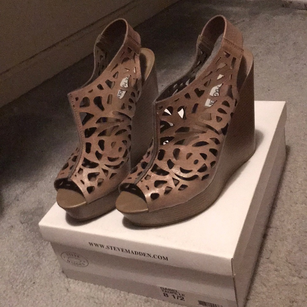 8.5 Steve Madden wedge sandal